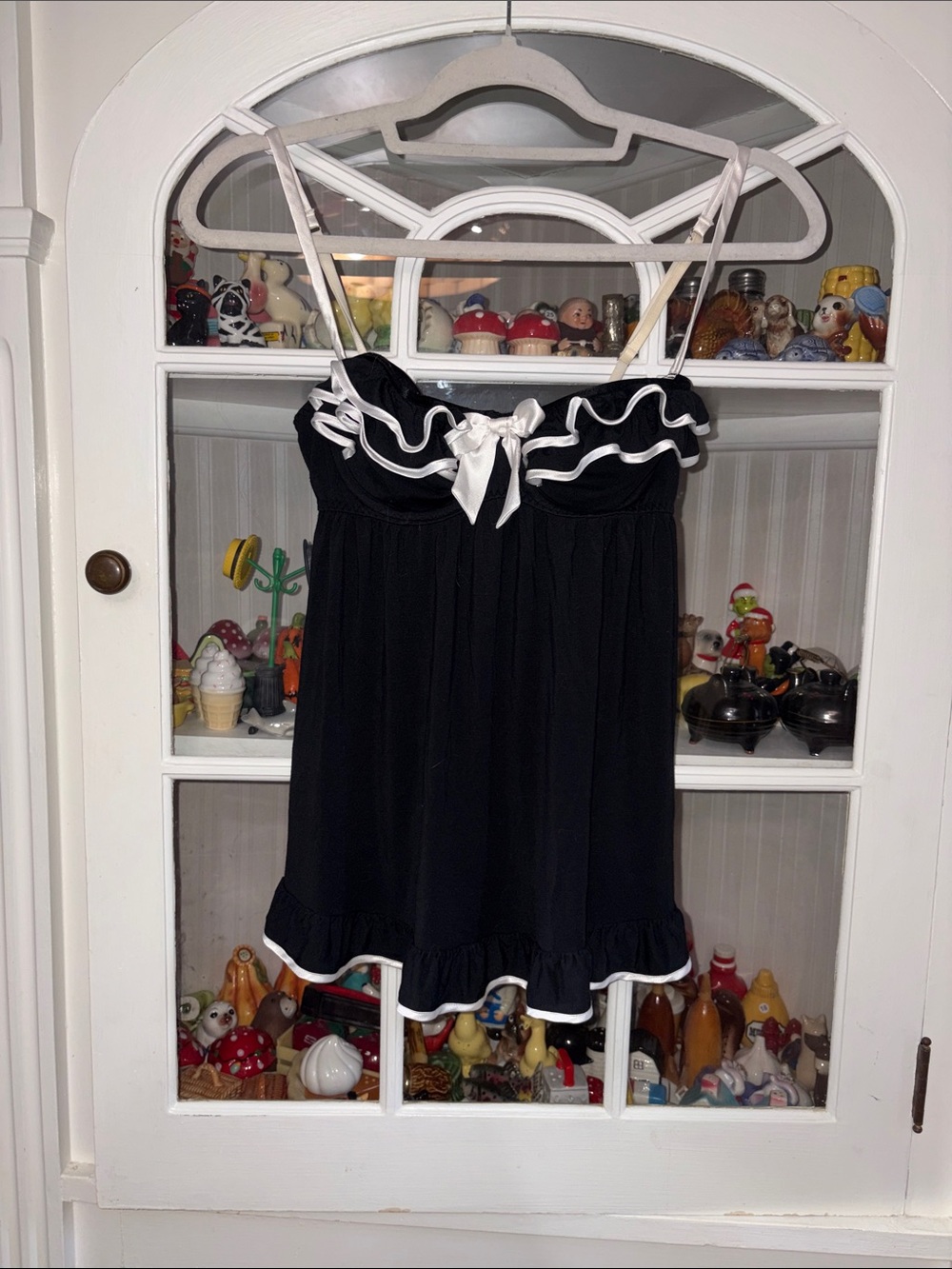 Victoria's Secret Black and White Ruffle Chemise 2010-2011 34c